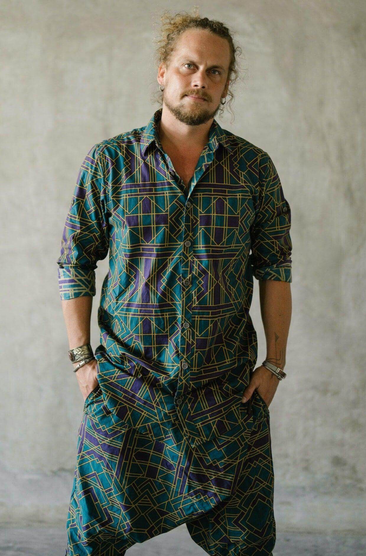 VALO Design Clothing Shirts VALO SPIRIT PANTAI Green Geometric - A classic slim fit button up shirt with unique print