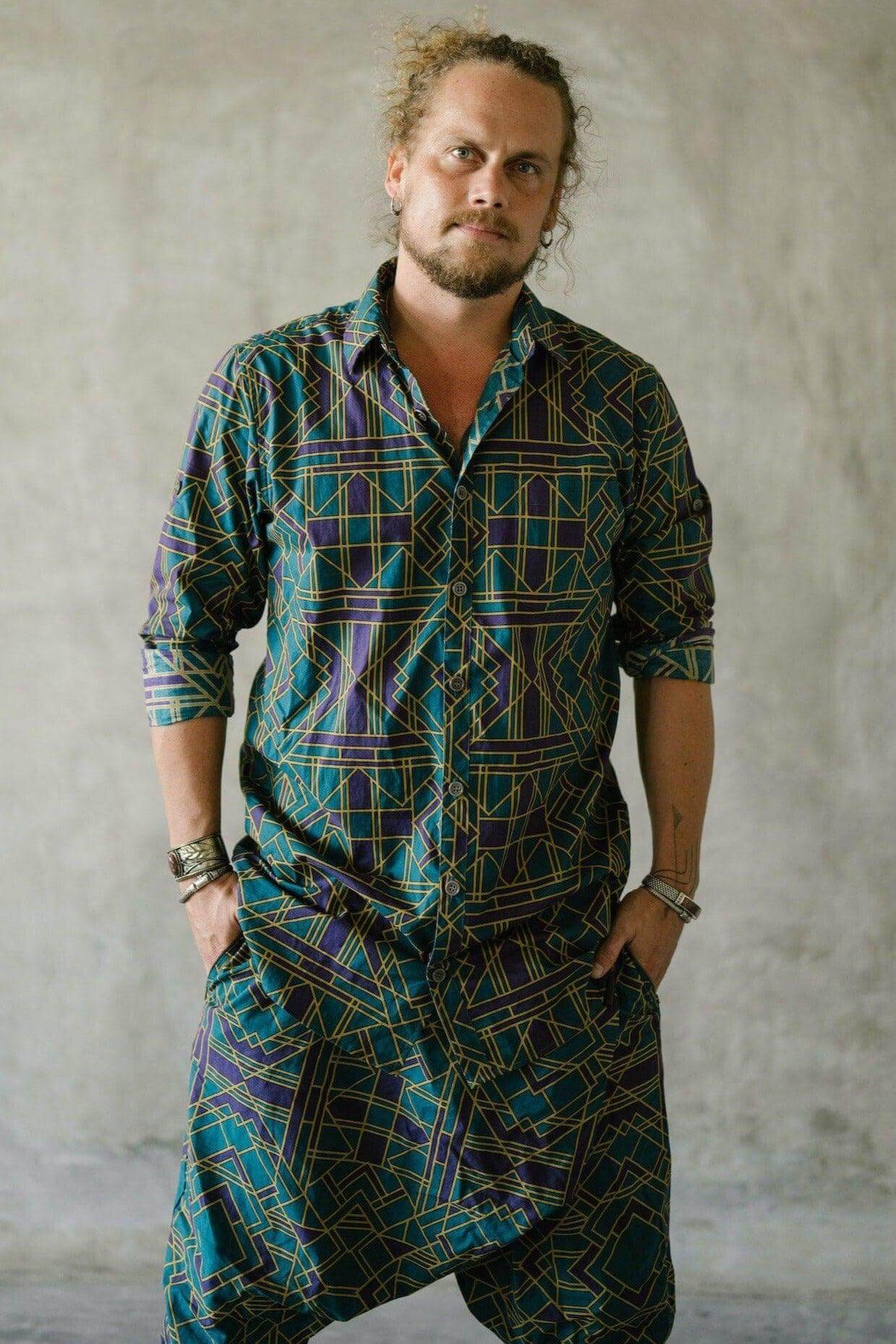 VALO Design Clothing Shirts VALO SPIRIT PANTAI Green Geometric - A classic slim fit button up shirt with unique print