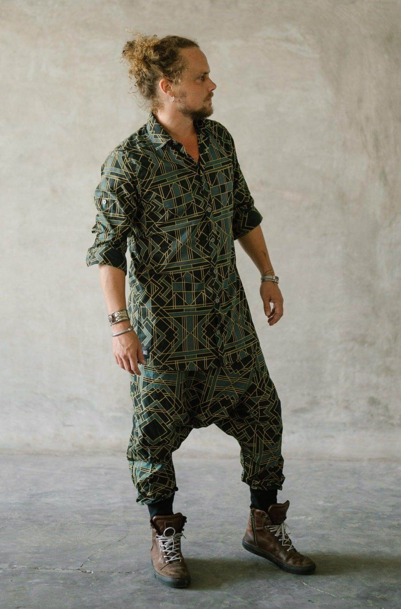 VALO Design Clothing Shirts VALO SPIRIT PANTAI Green Geometric - A classic slim fit button up shirt with unique print