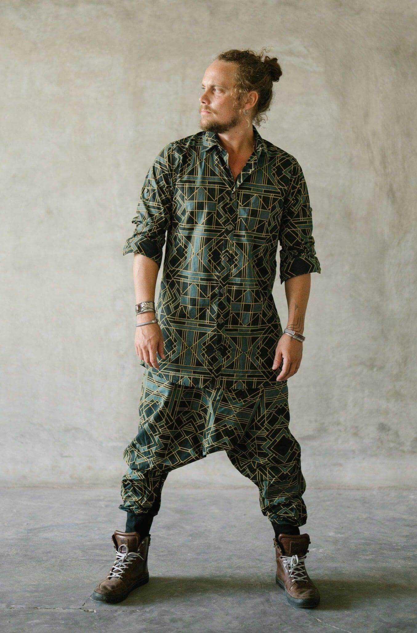 VALO Design Clothing Shirts VALO SPIRIT PANTAI Green Geometric - A classic slim fit button up shirt with unique print