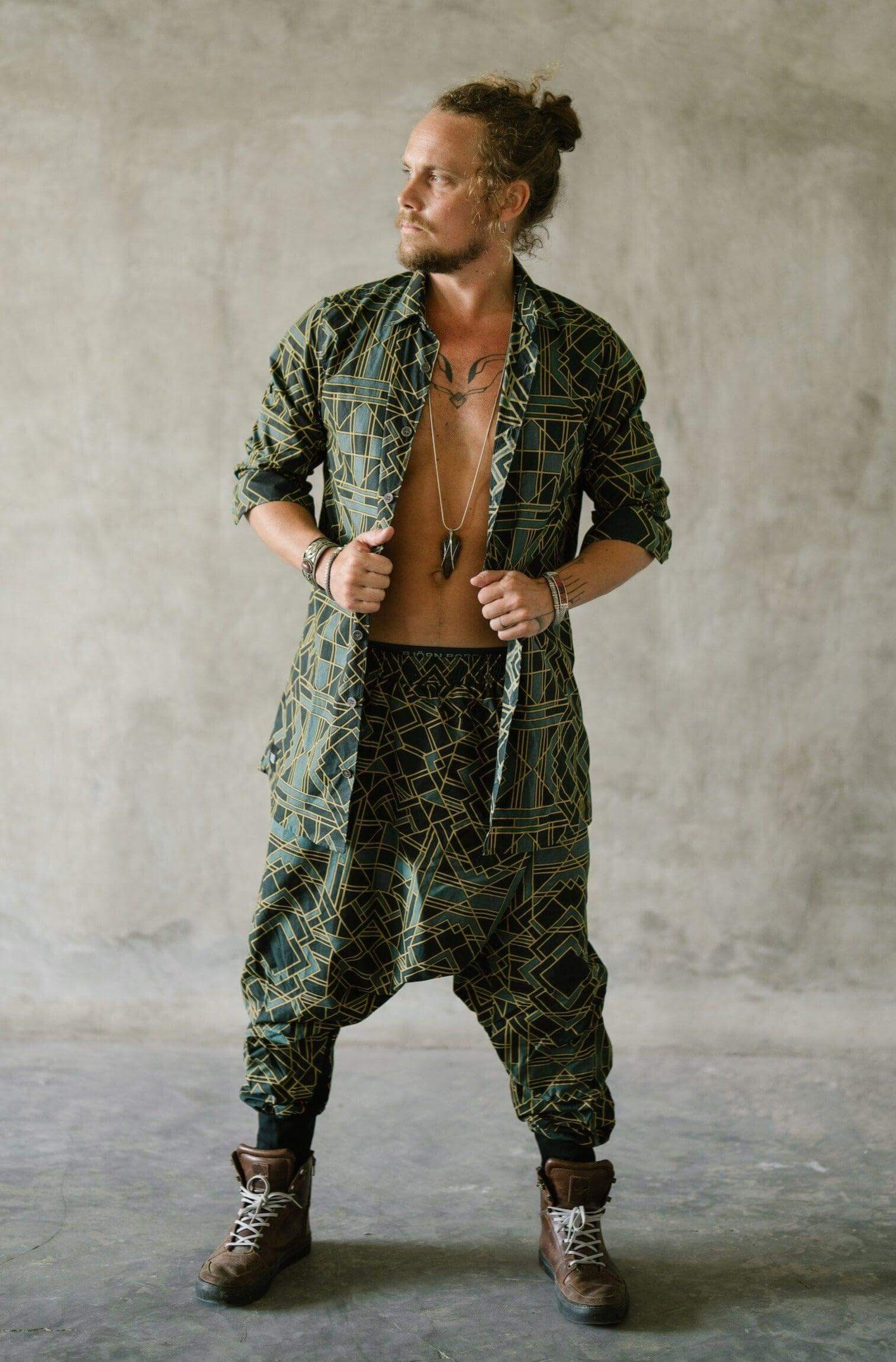 VALO Design Clothing Shirts VALO SPIRIT PANTAI Green Geometric - A classic slim fit button up shirt with unique print