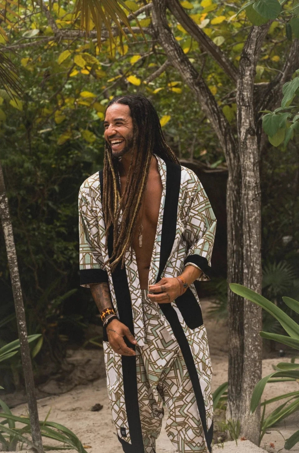 Valo Spirit Outfit White Geometric