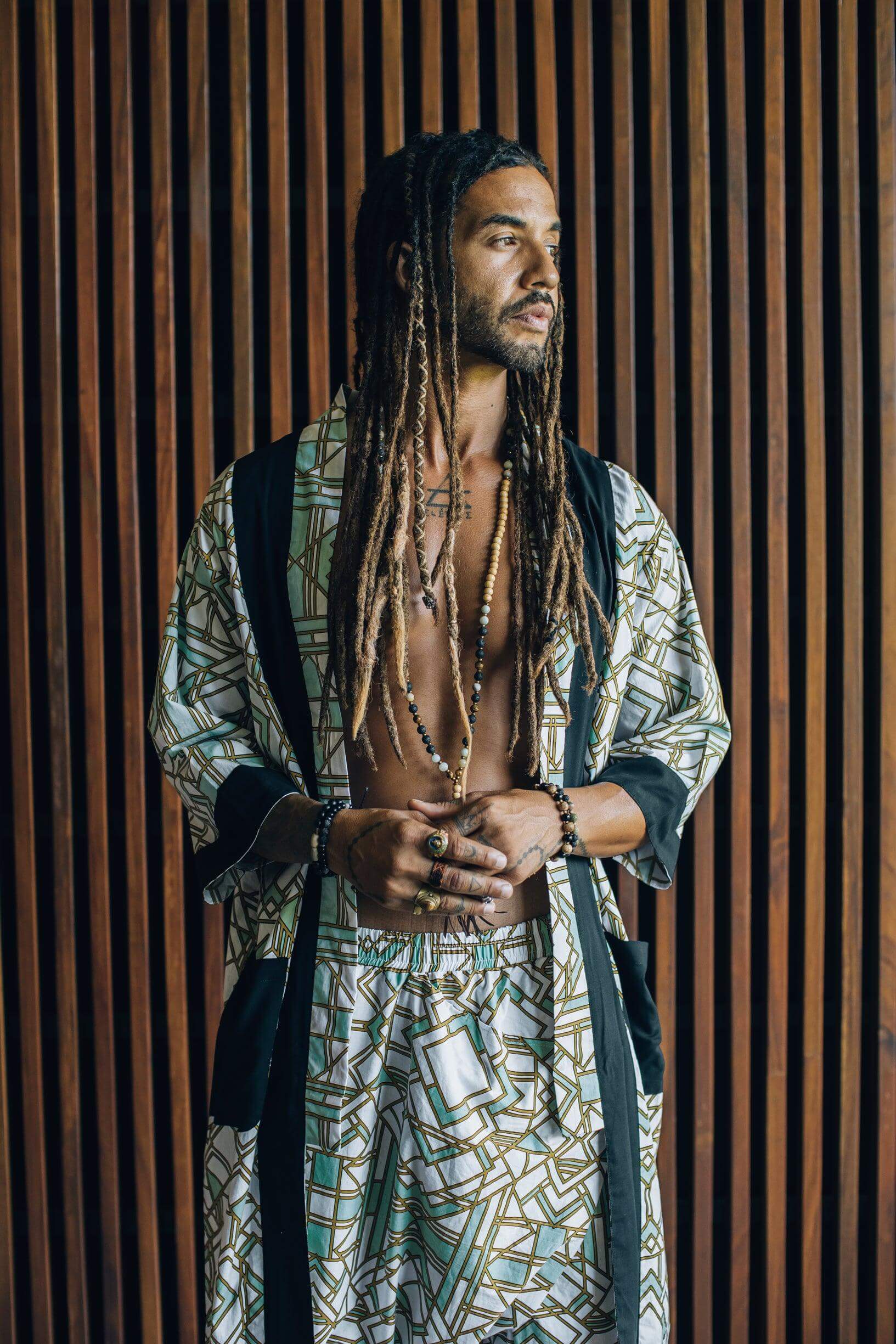 VALO Design Kimono VALO Spirit - An impressive and elegant long 100% cotton kimono cardigan with half sleeves