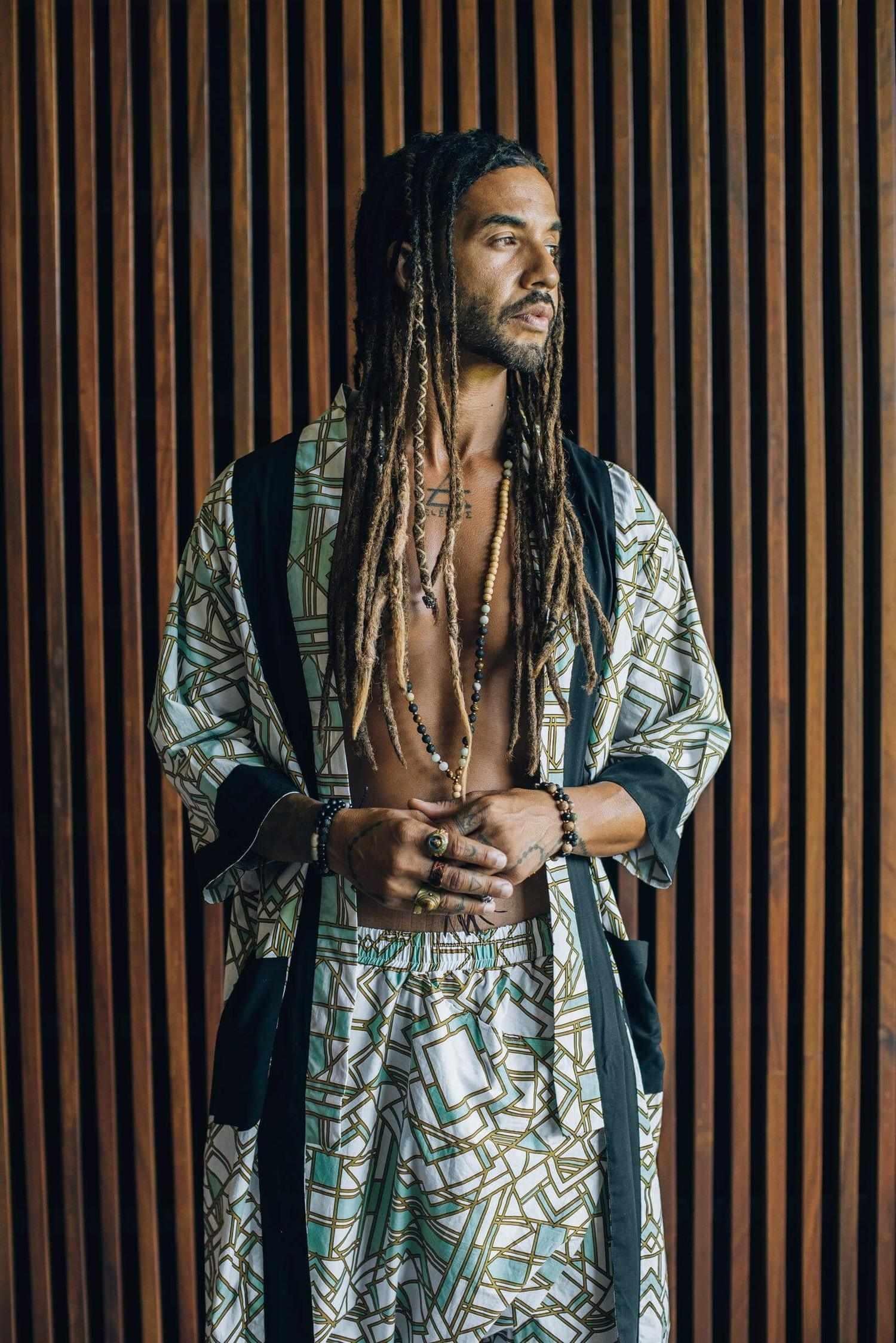 VALO Design Kimono VALO Spirit - An impressive and elegant long 100% cotton kimono cardigan with half sleeves