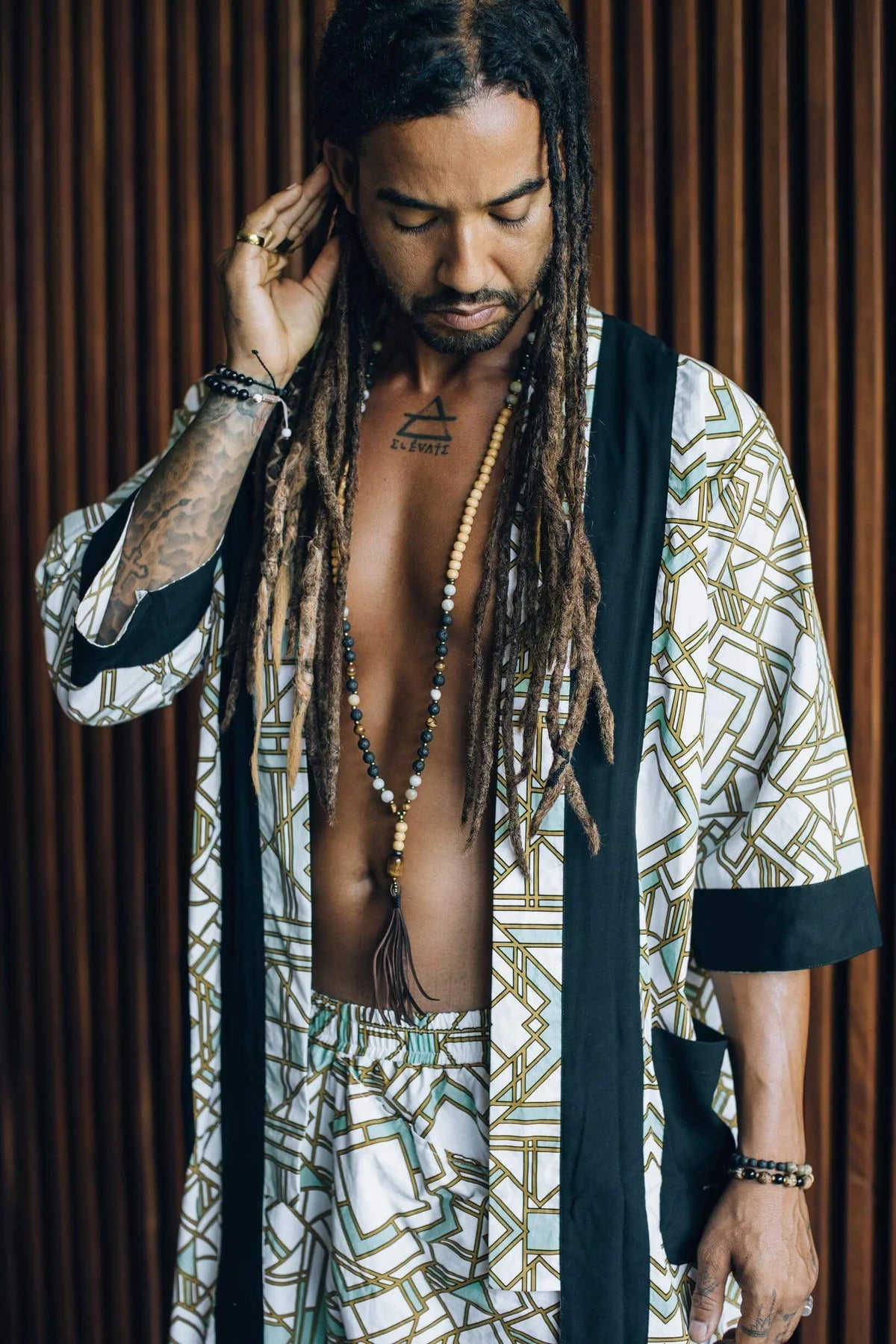 Valo Spirit Outfit White Geometric