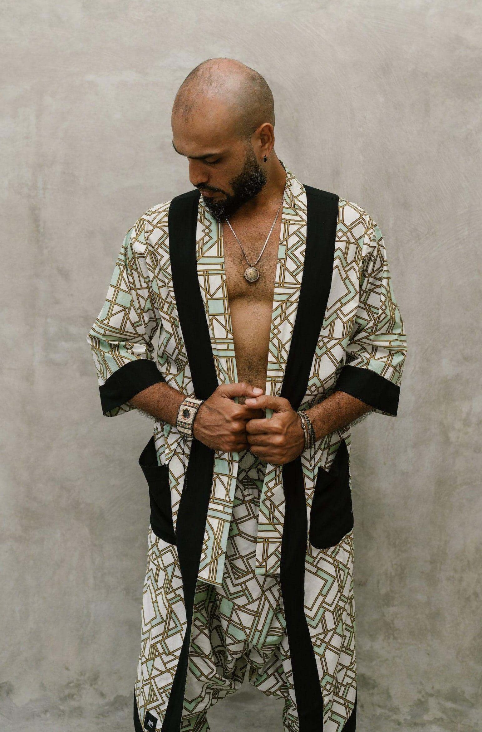 VALO Design Kimono VALO Spirit - An impressive and elegant long 100% cotton kimono cardigan with half sleeves