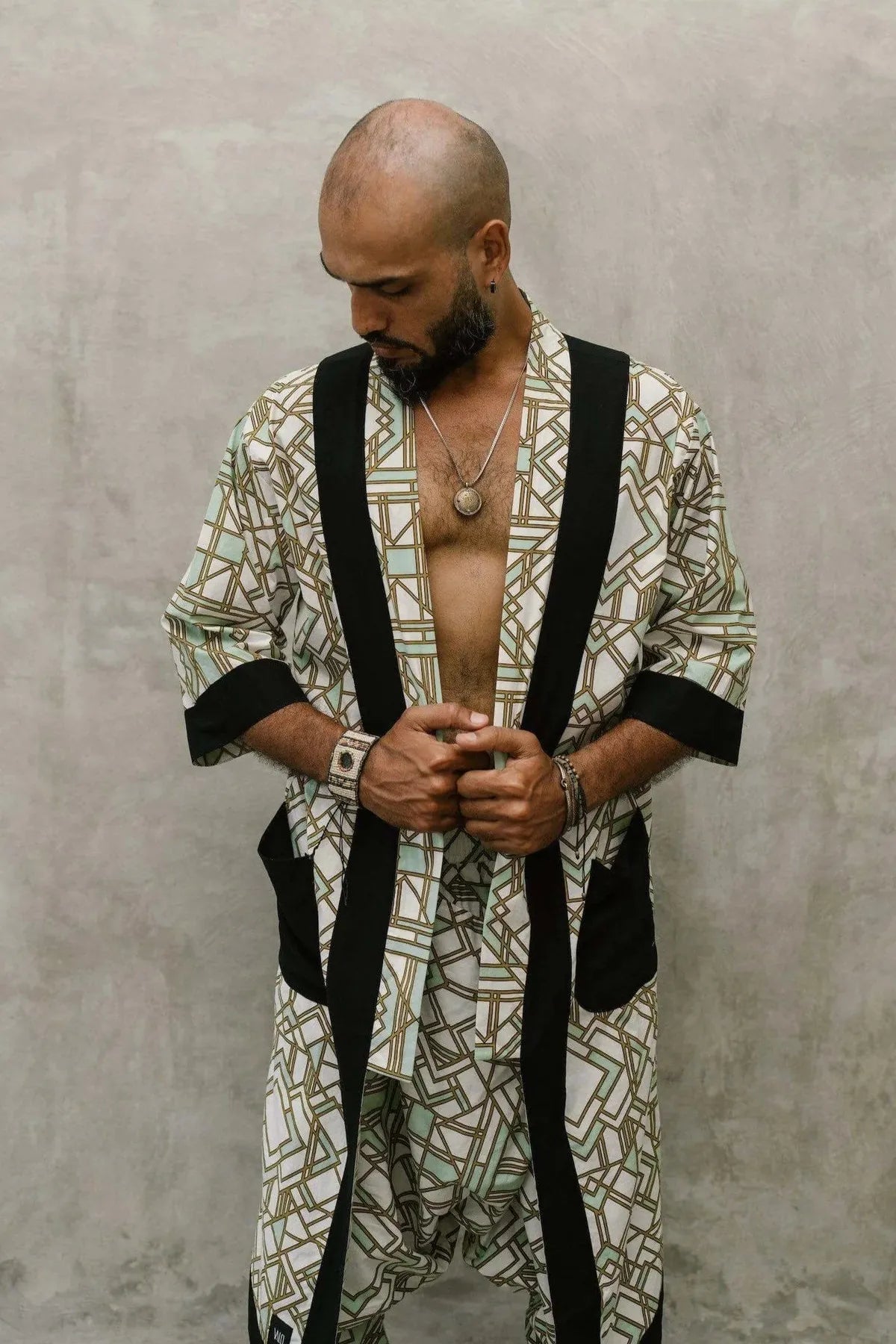 Valo Spirit Outfit White Geometric