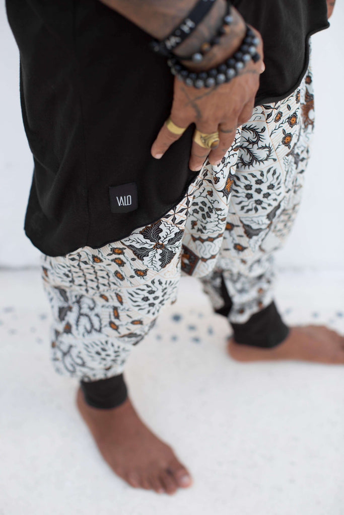 VALOdesigns Pants BALI SPIRIT NINJA White Batik - Comfortable & stylish cotton print harem pants