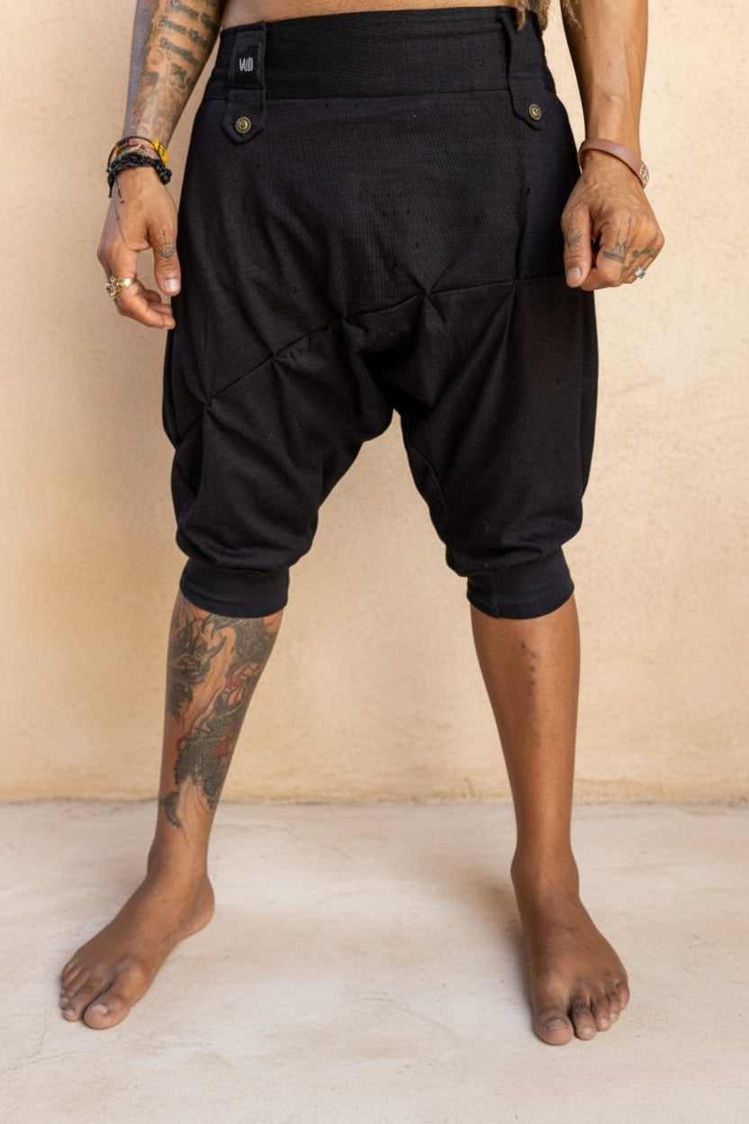 VALO Design Capris DUNE – Lightweight and comfortable harem-style drop-crotch shorts, offering a natural, airy feel that fits like a second skin—perfect for summer