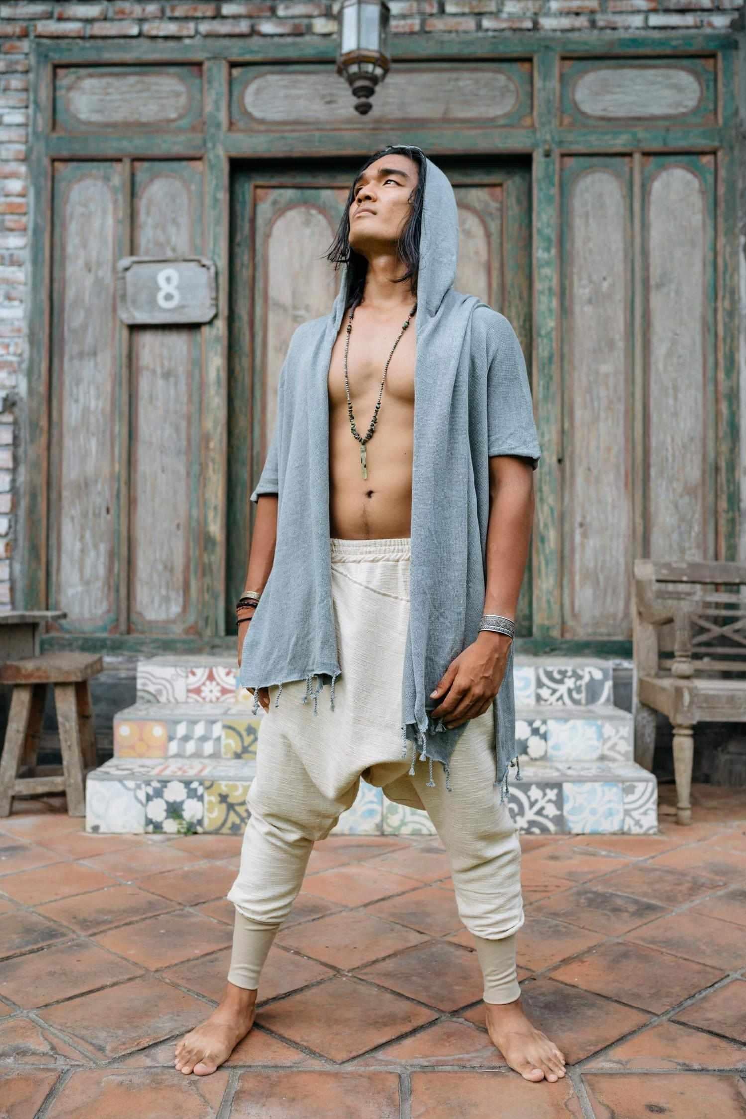 VALO Design Capes GERONIMO – A hooded cotton kimono cardigan poncho with wide armholes and a spacious back, designed to fit all sizes. Features a large hood and a long, cape-like silhouette