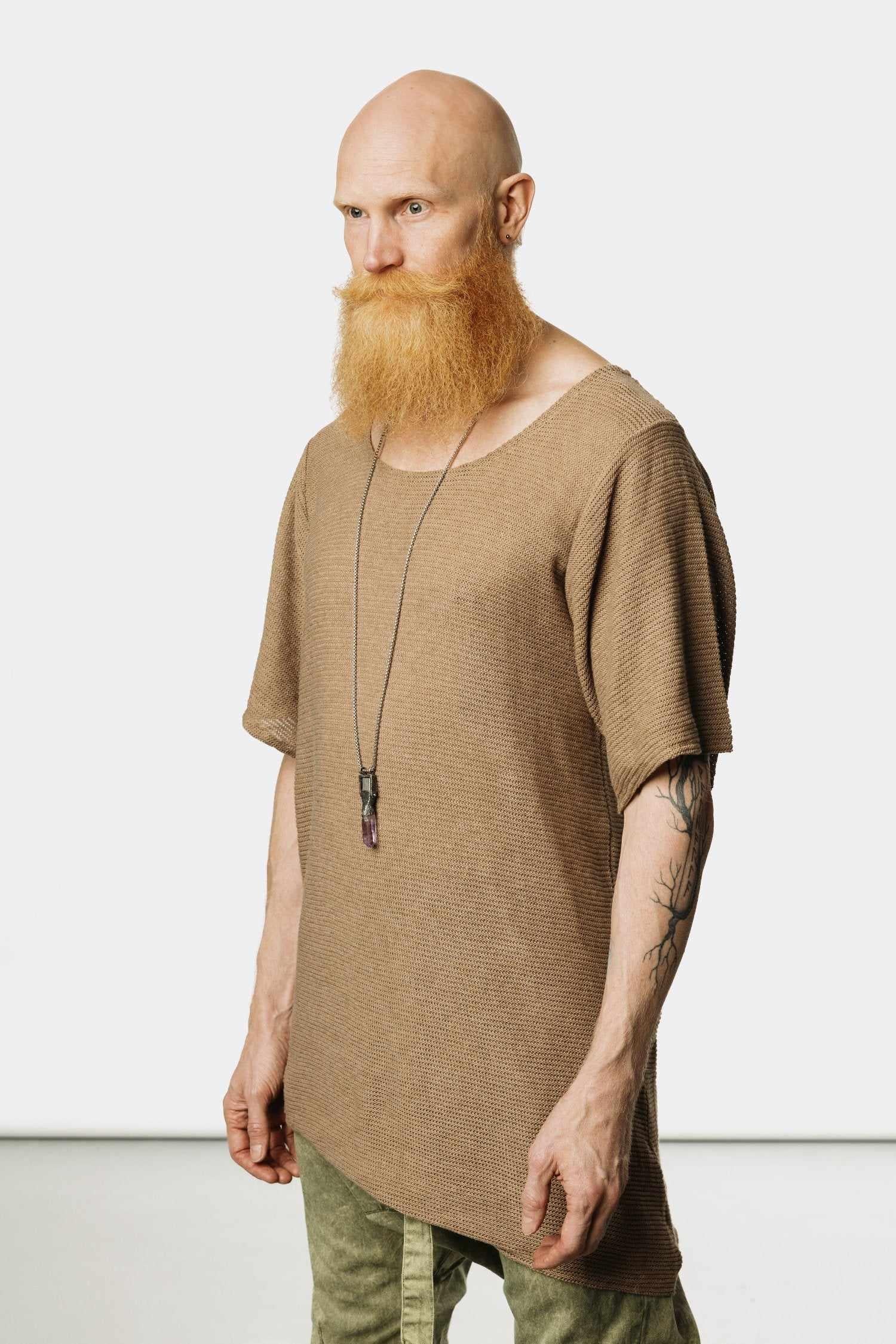 VALO Design Shirt HIHA TEE KNIT – A perfectly loose-fit oversized 3/4 sleeve round-neck tee, crafted with high-quality artisanal craftsmanship. Made from 100% natural cotton yarn, hand-knit into a standout style with a diagonal-cut bottom.