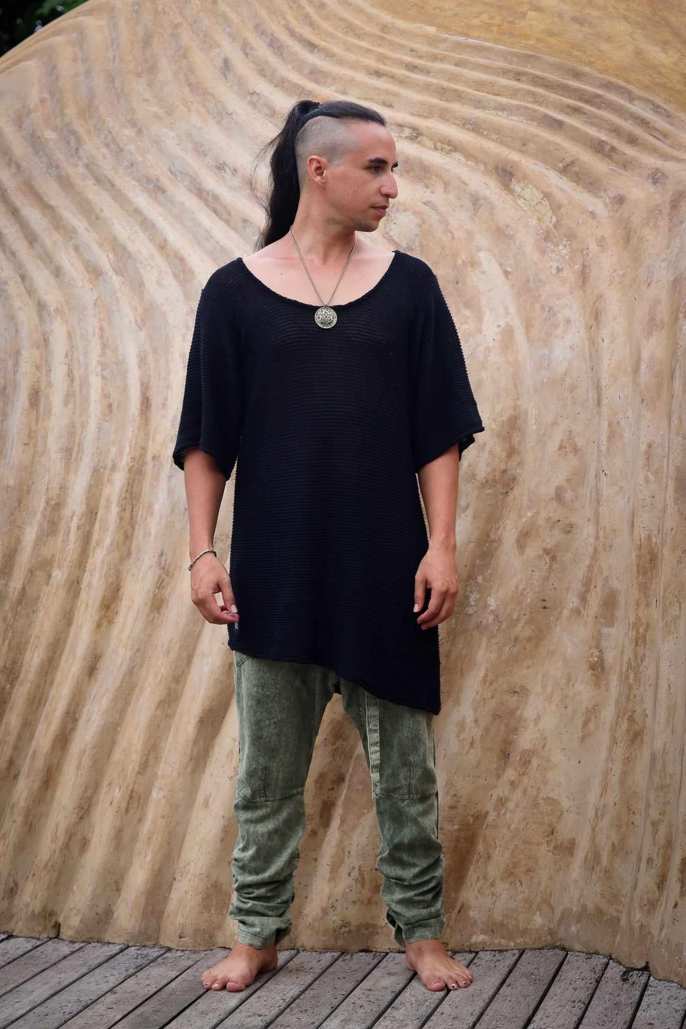 VALO Design Shirt HIHA TEE KNIT – A perfectly loose-fit oversized 3/4 sleeve round-neck tee, crafted with high-quality artisanal craftsmanship. Made from 100% natural cotton yarn, hand-knit into a standout style with a diagonal-cut bottom.