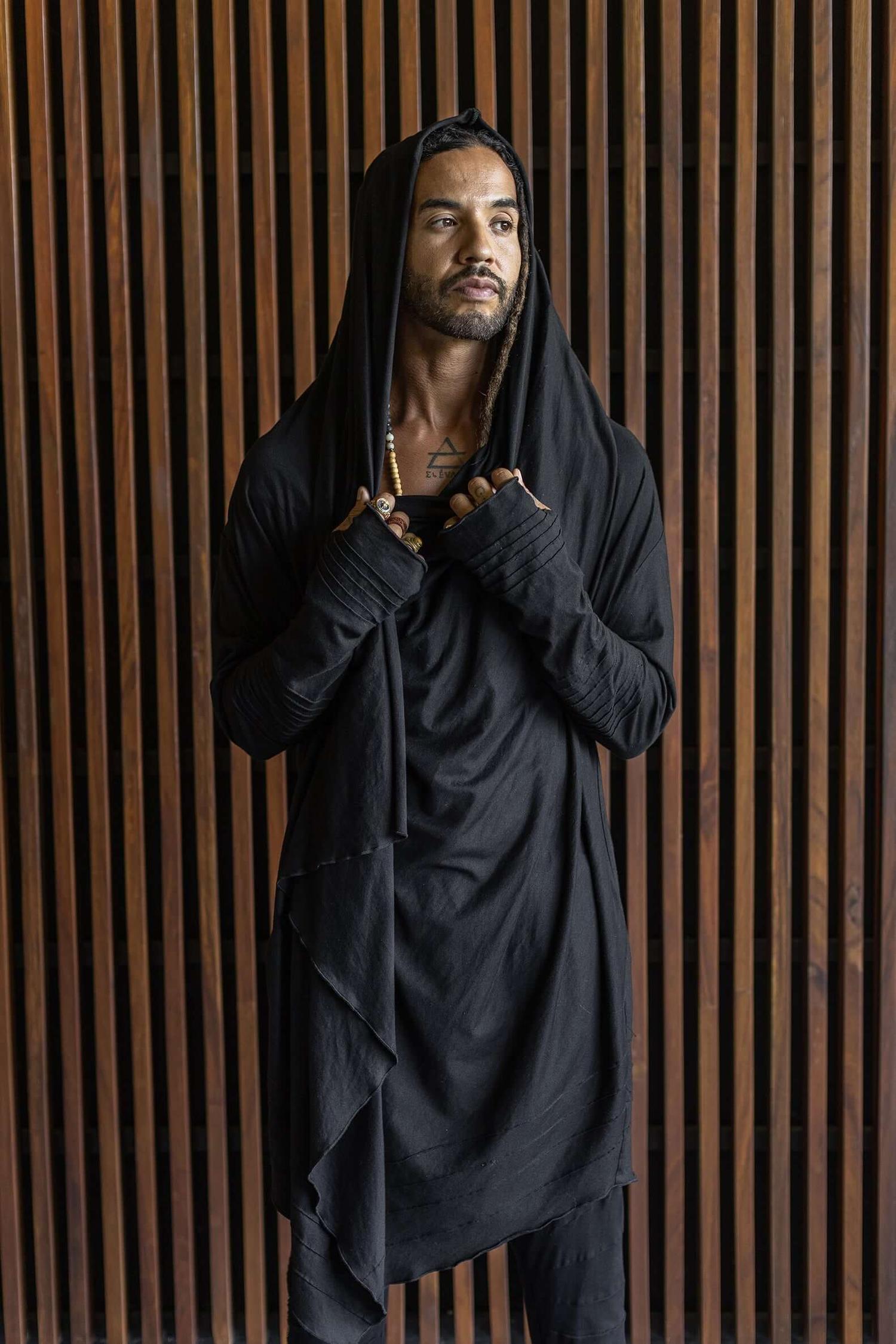 VALO Design Hoodies KUU – A unique hooded vest made from 97% eco-friendly bamboo and 3% spandex. Ultra-soft and breathable, it feels like a second skin.