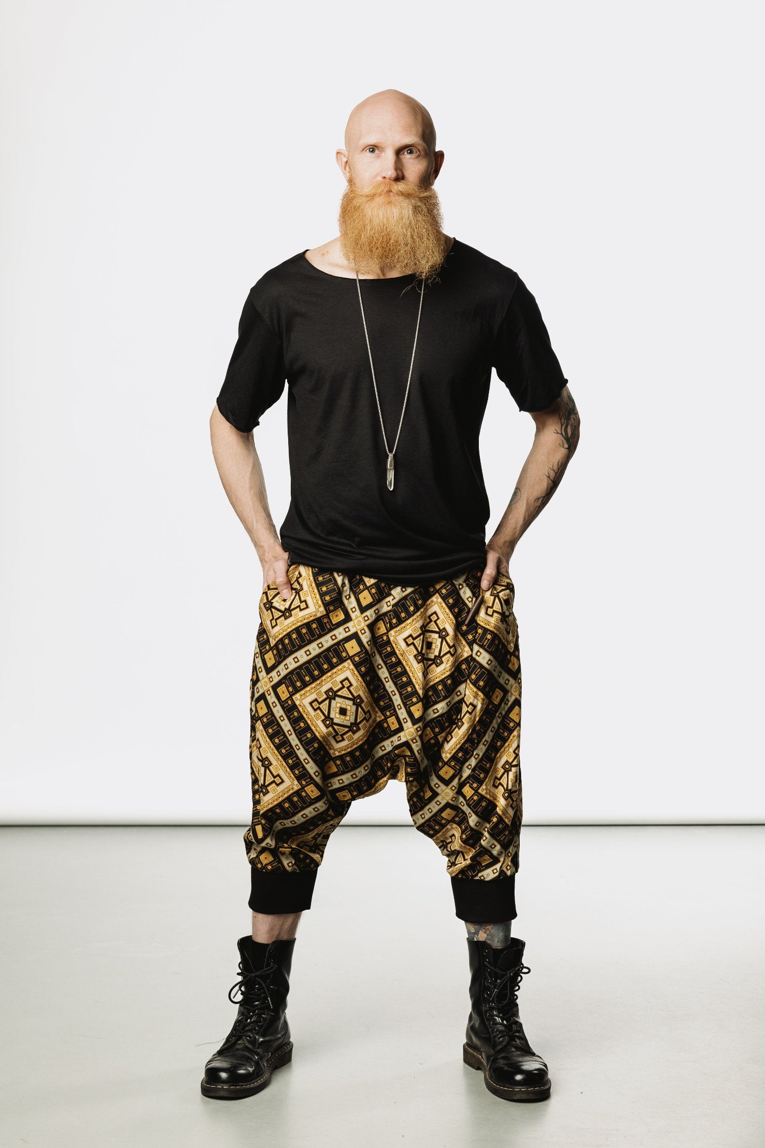 VALO Design Capris NINJA Capri – Ninja-style drop-crotch harem shorts crafted from exceptionally soft, high-quality Tencel fabric. Sustainable, breathable, and made from regenerative trees.