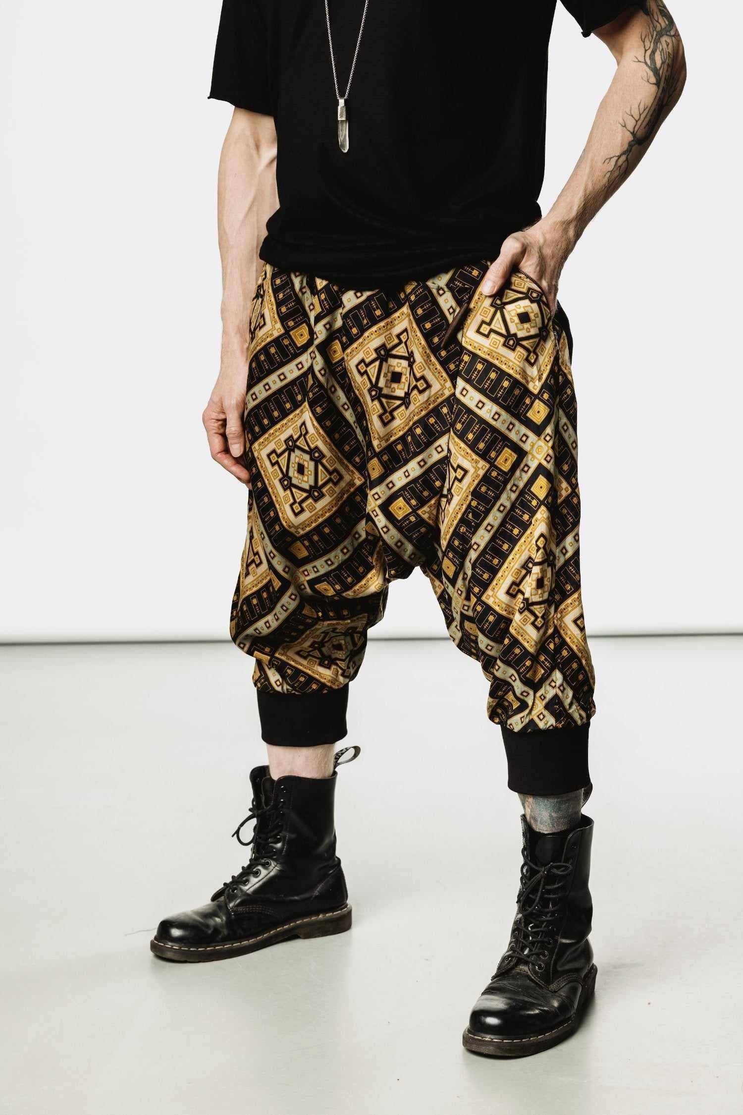 VALO Design Capris NINJA Capri – Ninja-style drop-crotch harem shorts crafted from exceptionally soft, high-quality Tencel fabric. Sustainable, breathable, and made from regenerative trees.