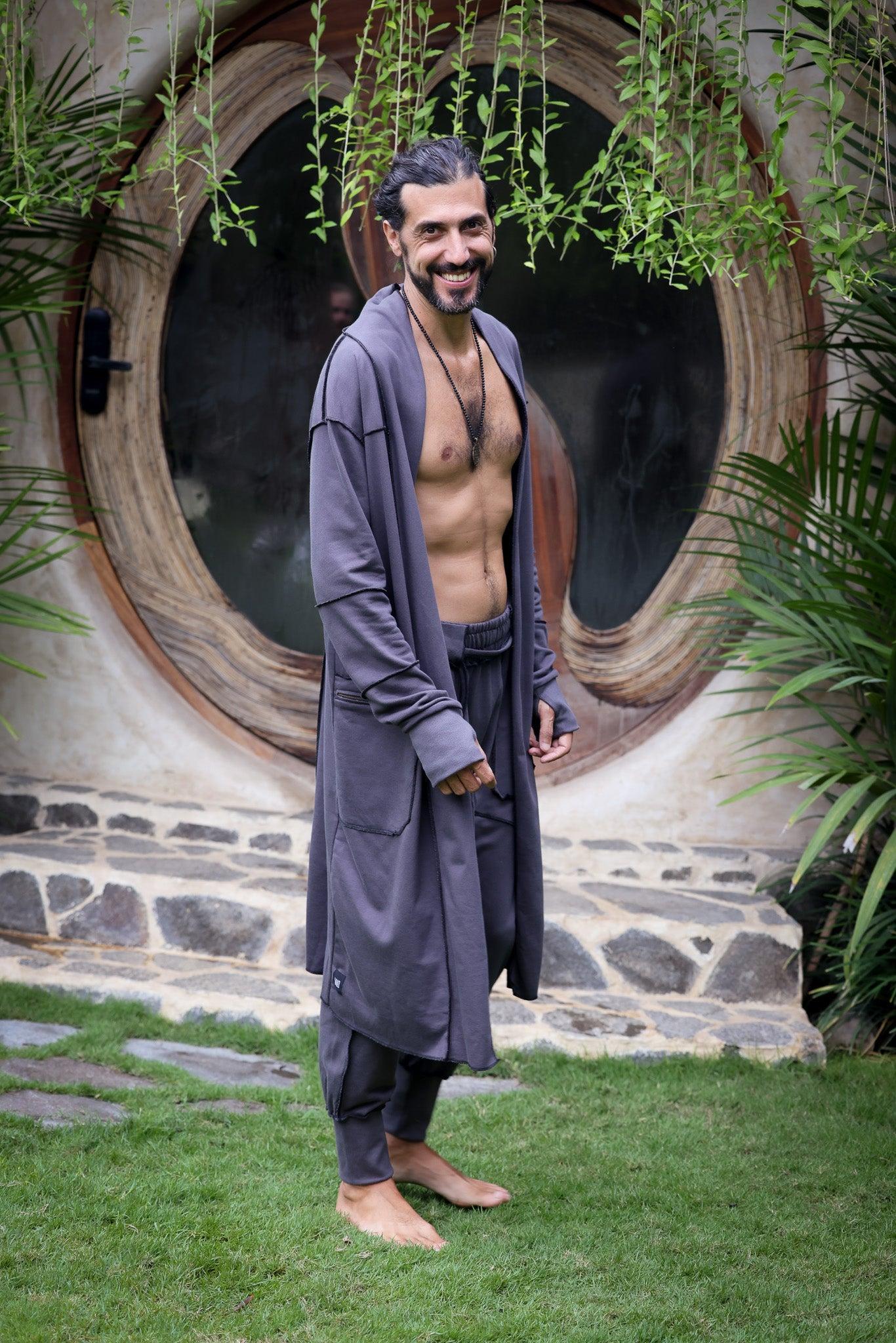 VALO Design Cape NORTHENER – A soft and comfortable long-sleeve hooded cardigan made from high-quality 100% French Terry cotton, featuring overlock stitching for added detail