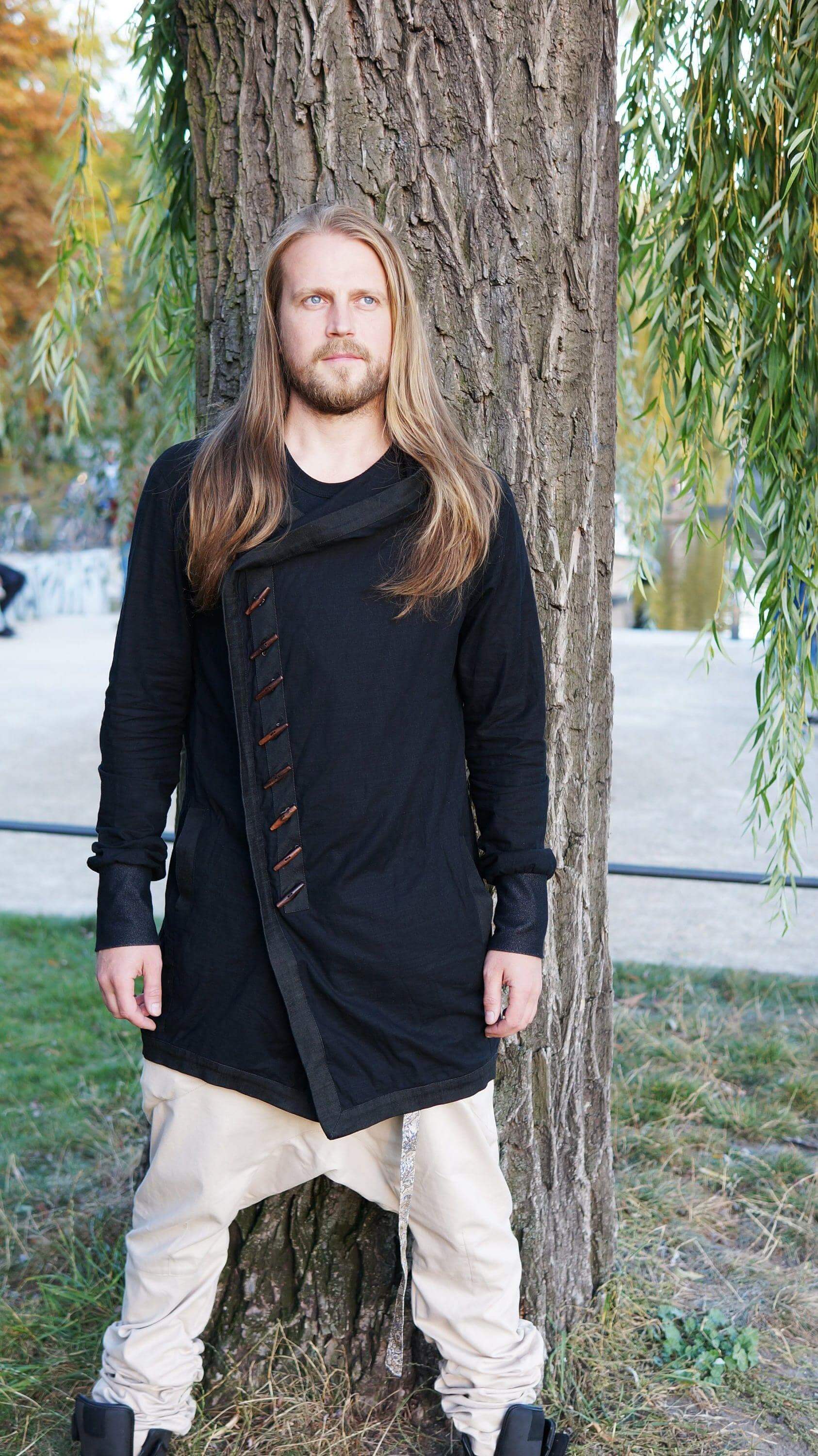 RUSKA - Light hooded bedouin jacket with unique wooden button / cotton linen c