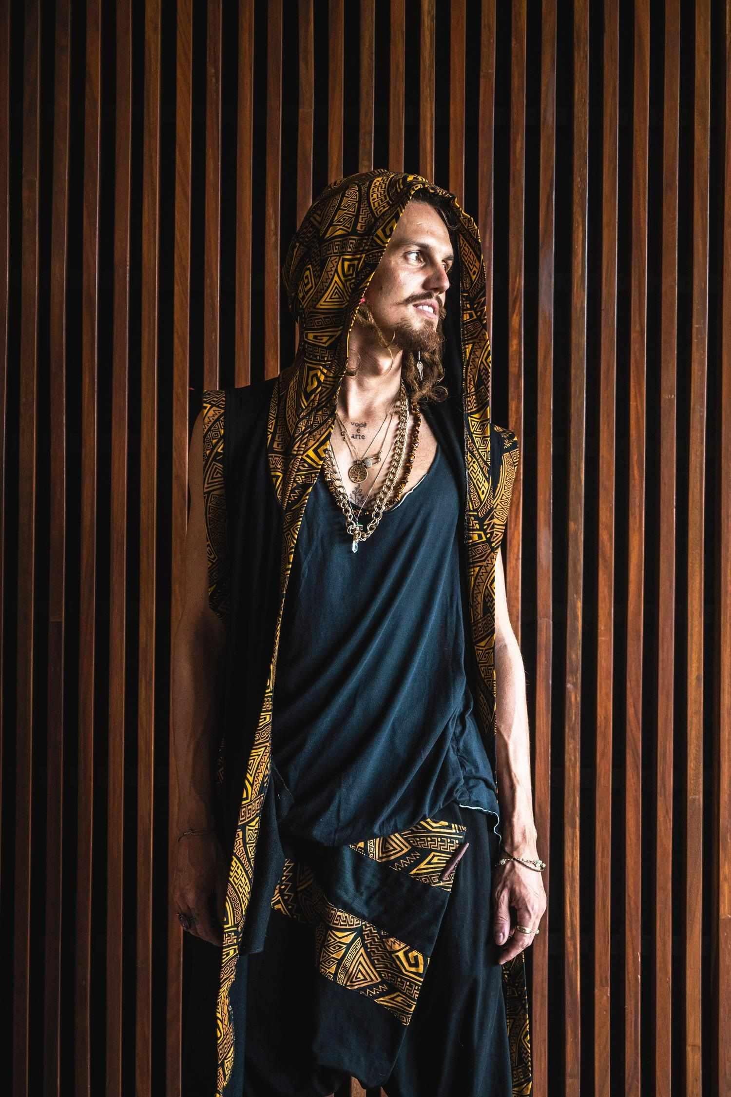 VALO Design Cape TAIKA WARRIOR – A striking hooded cape inspired by the Warrior of Light, crafted from exceptionally resilient and durable fabric.