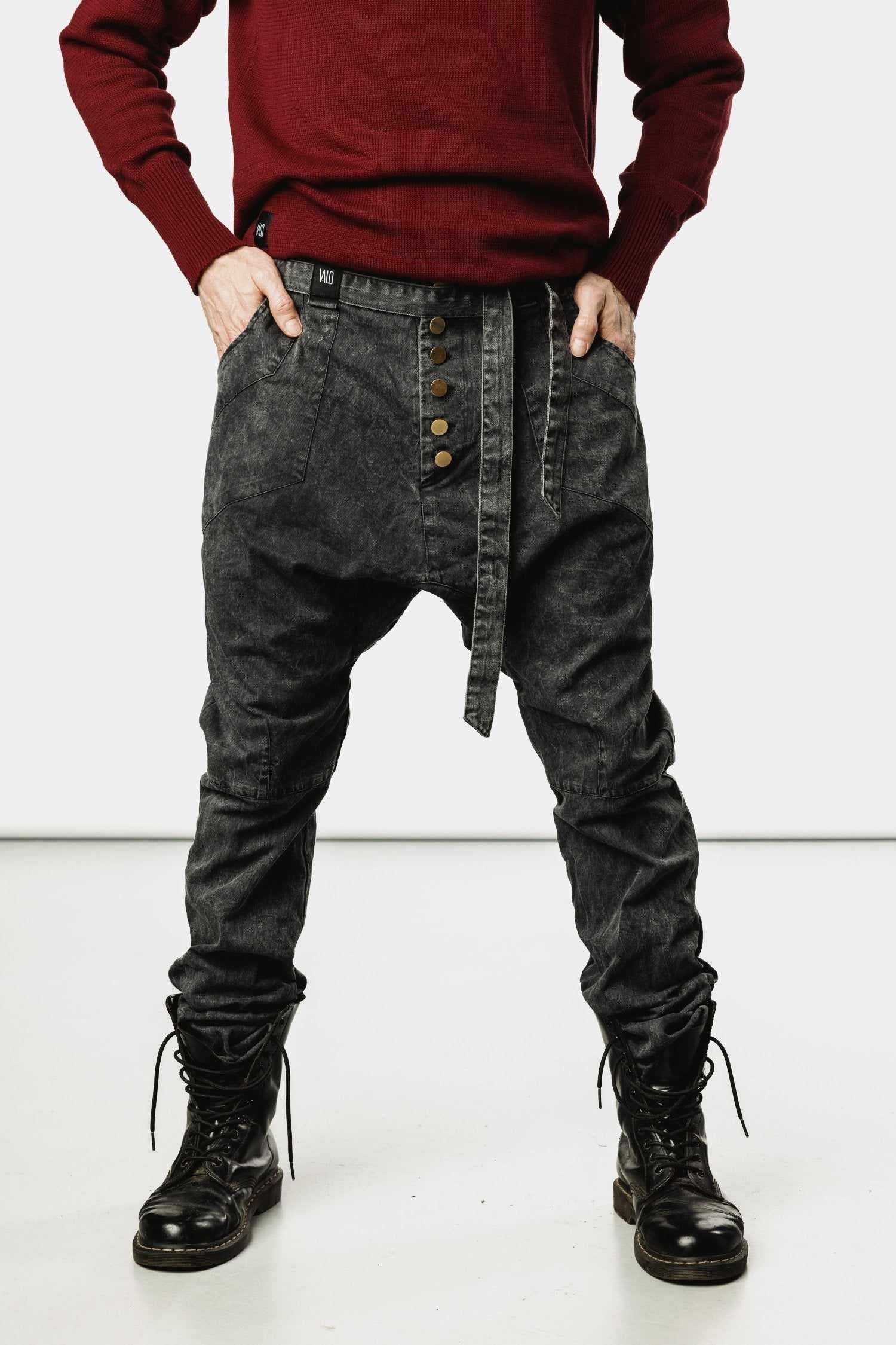 VALO Design Pants UNI - Unique and classic slim-leg 100% cotton drop crotch trousers with elastic wrinkling pull-up effect on the leg. 