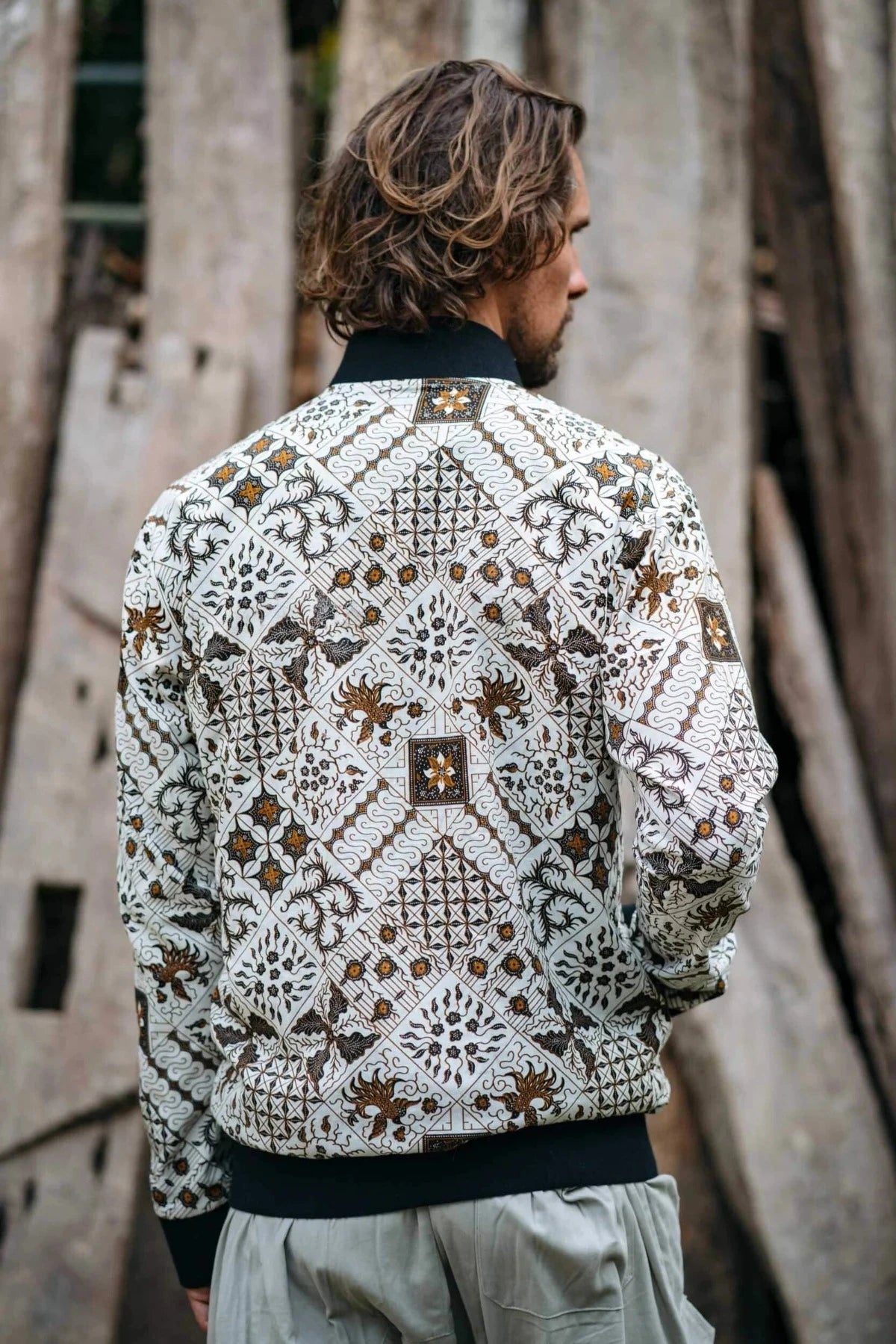 Valo Bomber - White Batik