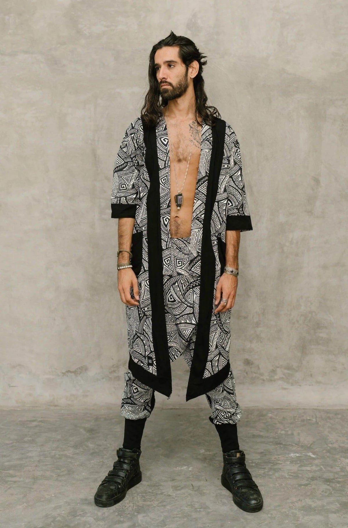 Valo Spirit Outfit Black and White Tribal