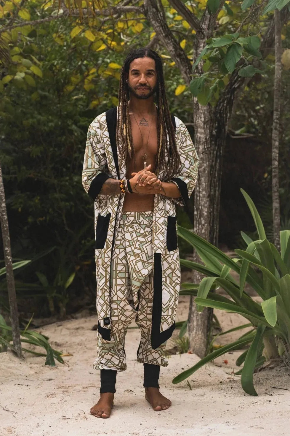 Valo Spirit Outfit White Geometric