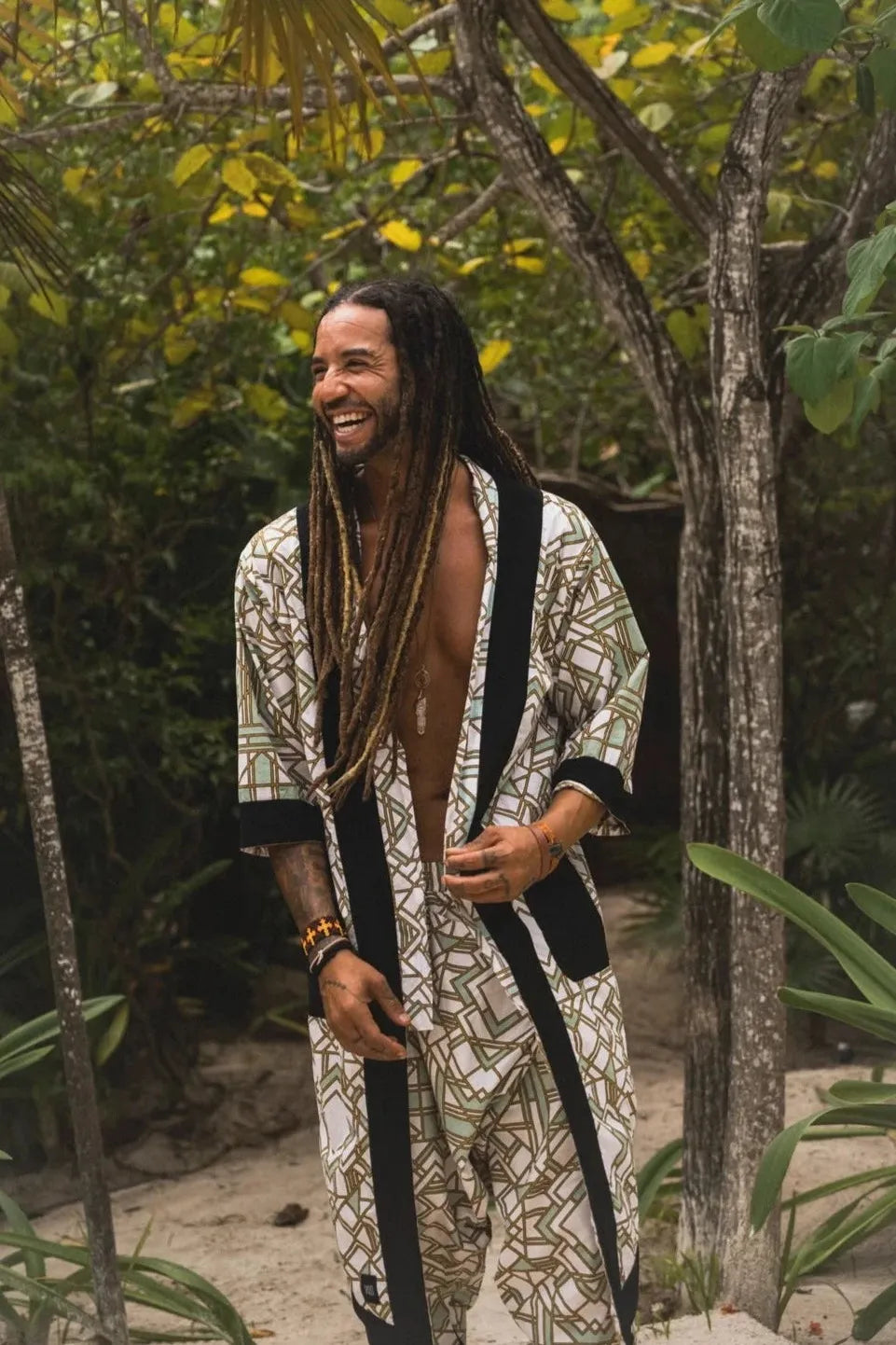 Valo Spirit Outfit White Geometric