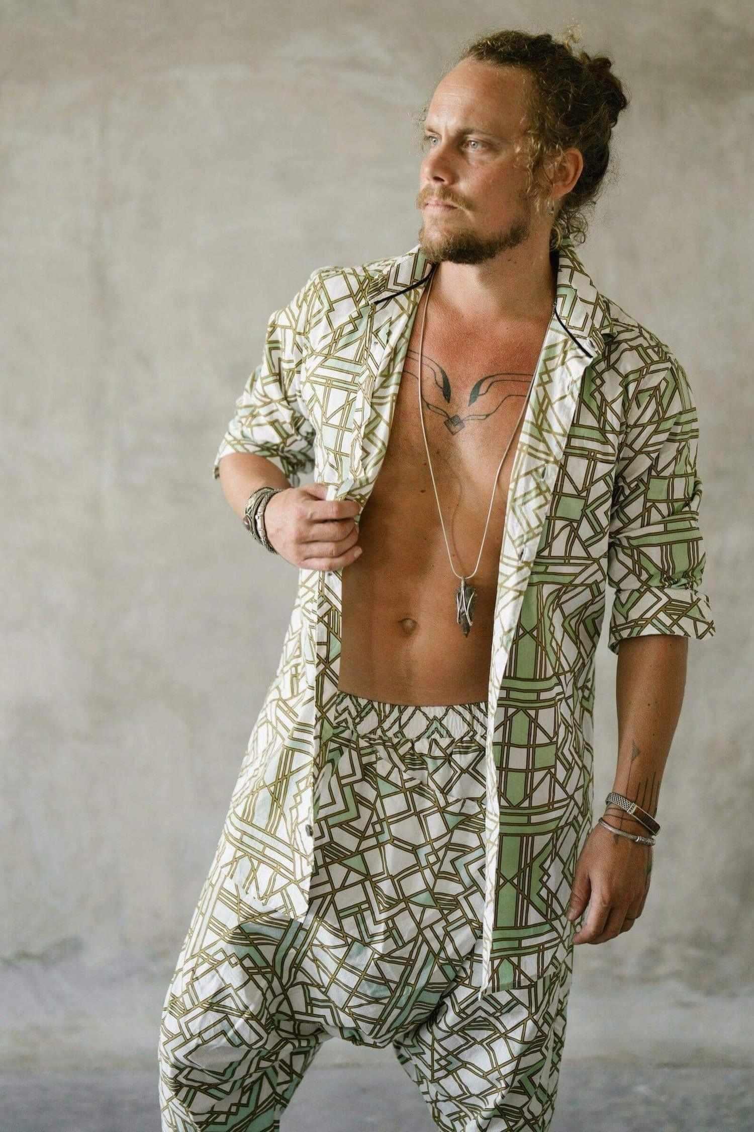 VALO Design Clothing Shirts VALO SPIRIT PANTAI White Geometric - A classic slim fit button up shirt with unique print